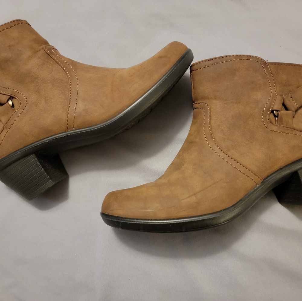 Easy Street Comfort Wave boots, size 8 1/2, excellent condition